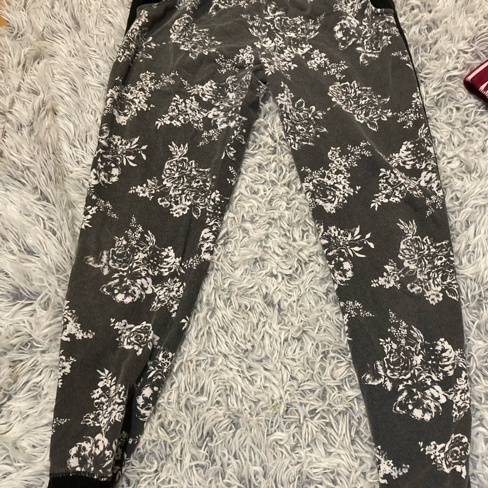 Floral Black and White Cropped Pants